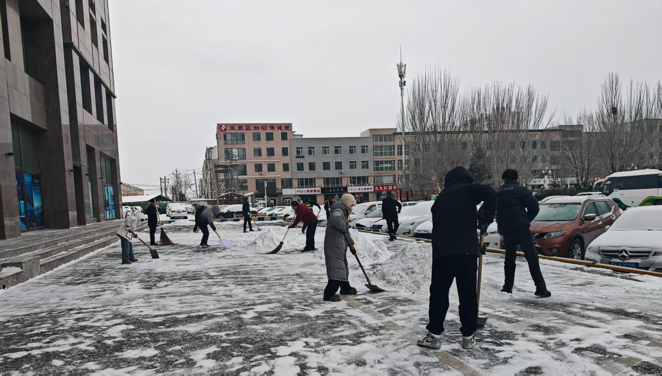 雪落青城，一九人用热情融化冰雪
